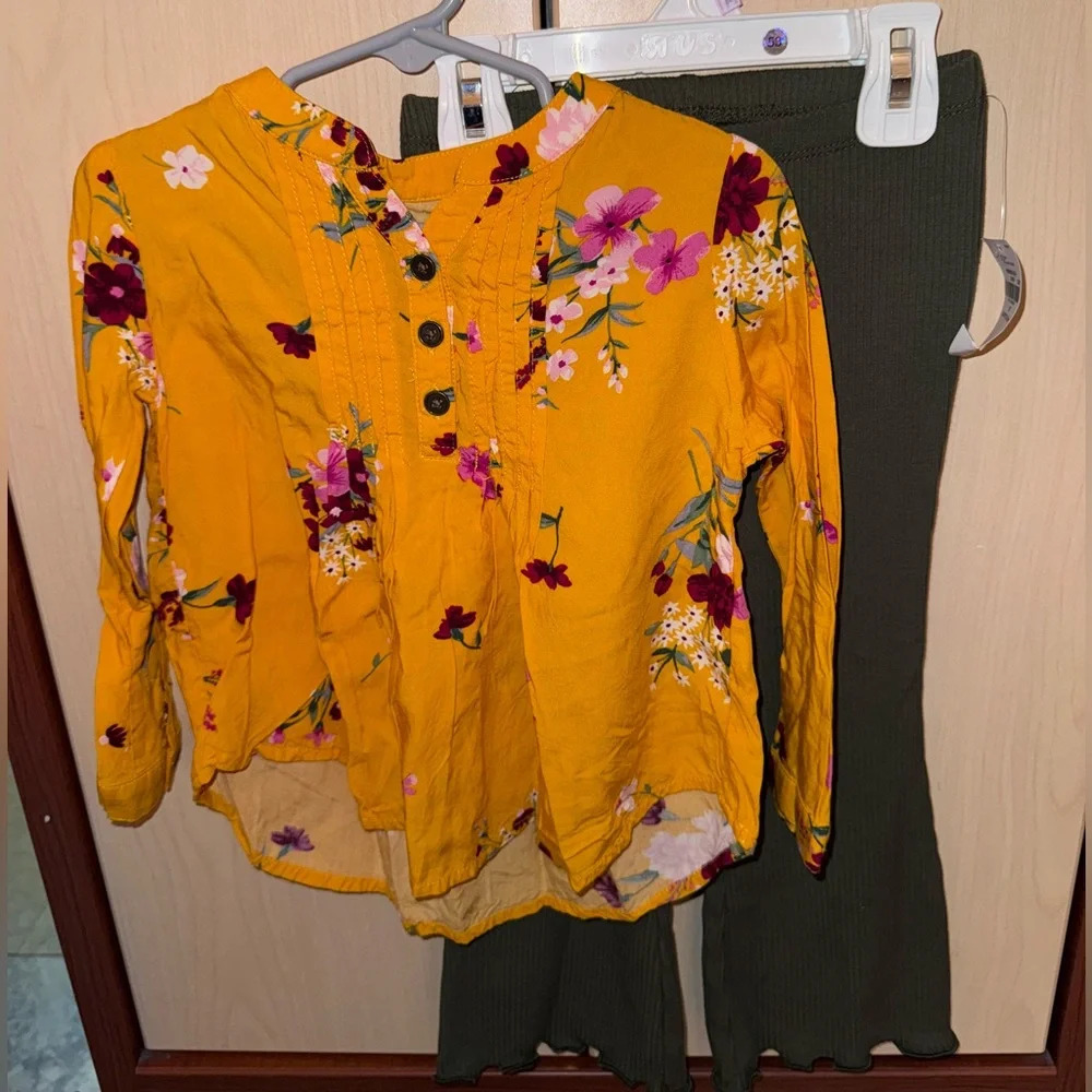 Old Navy Girls 3T Floral Blouse & Ribbed Flare Pants 2-Piece Set